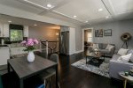 Pier Bliss - beautifully remodeled and well furnished home in Union Pier